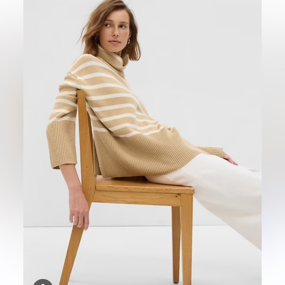 GAP 24/7 Split-Hem Turtleneck Sweater striped tan and cream size small